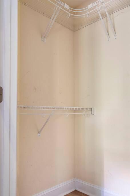 Private Room Balcony And Bathroom In Charleston Exterior photo
